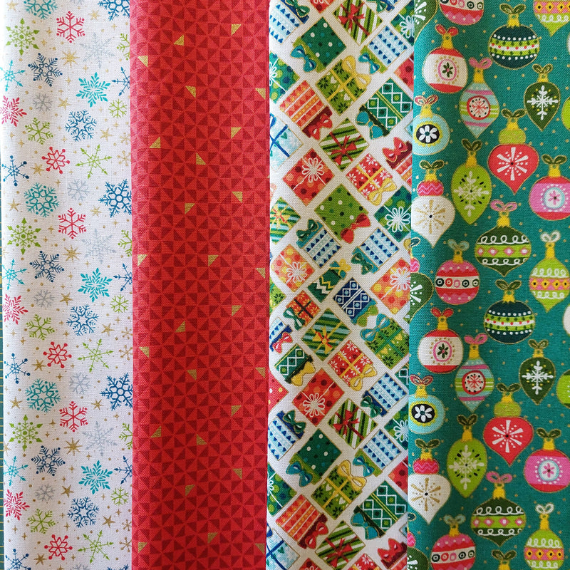 Makower UK Santa Express 4 Fat Quarter Pack