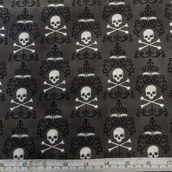 Skull and Crossbone White on Black F7265